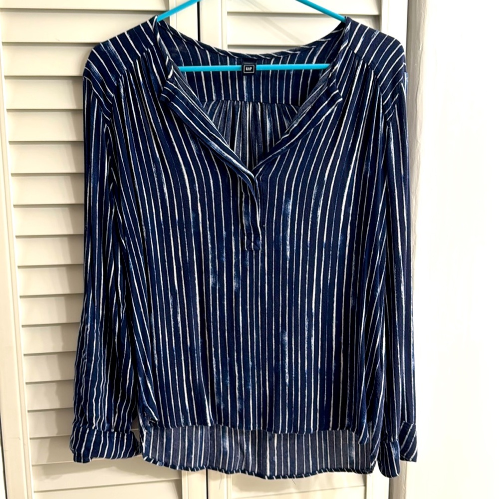 💗Gap striped henley style blouse